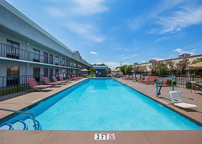 Quality Inn & Suites Greenville - Haywood Mall