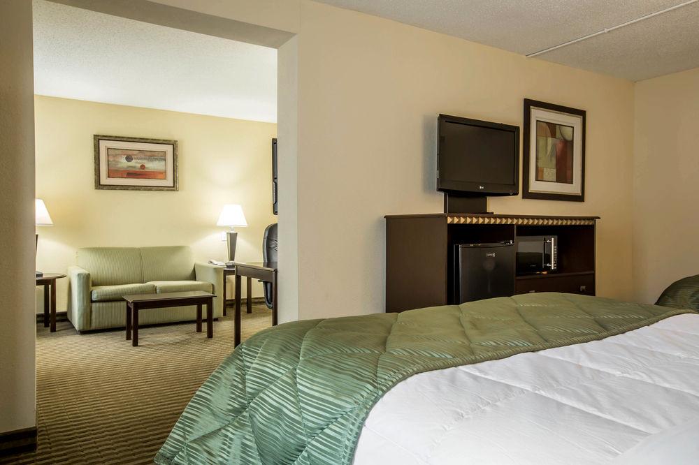 Hotel Quality & - Haywood Mall