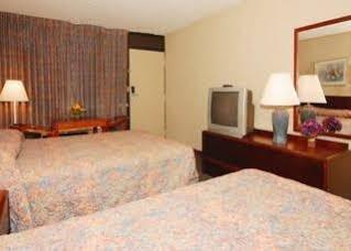 Quality & - Haywood Mall Hotel 2*