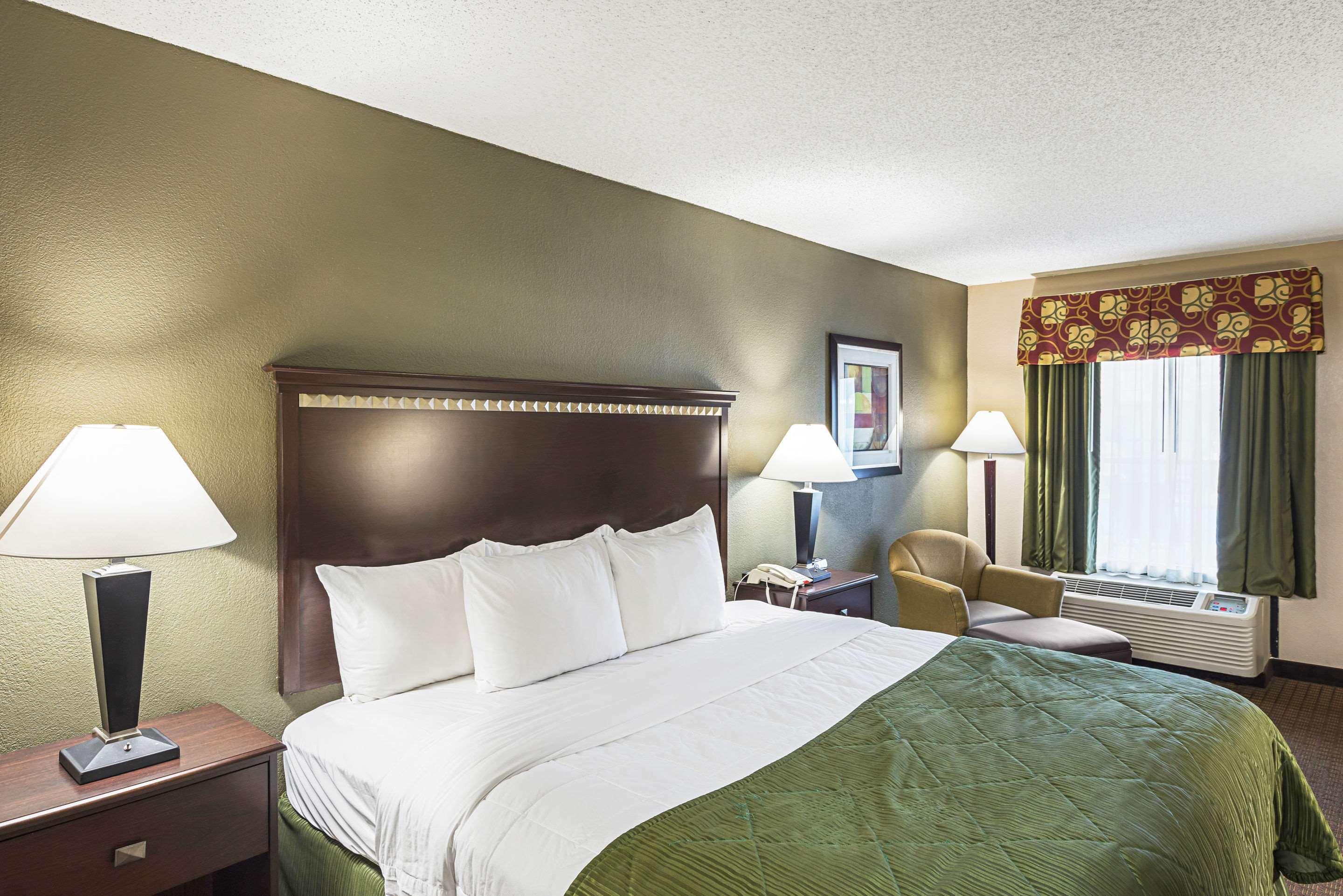 Hotel Quality & - Haywood Mall Greenville