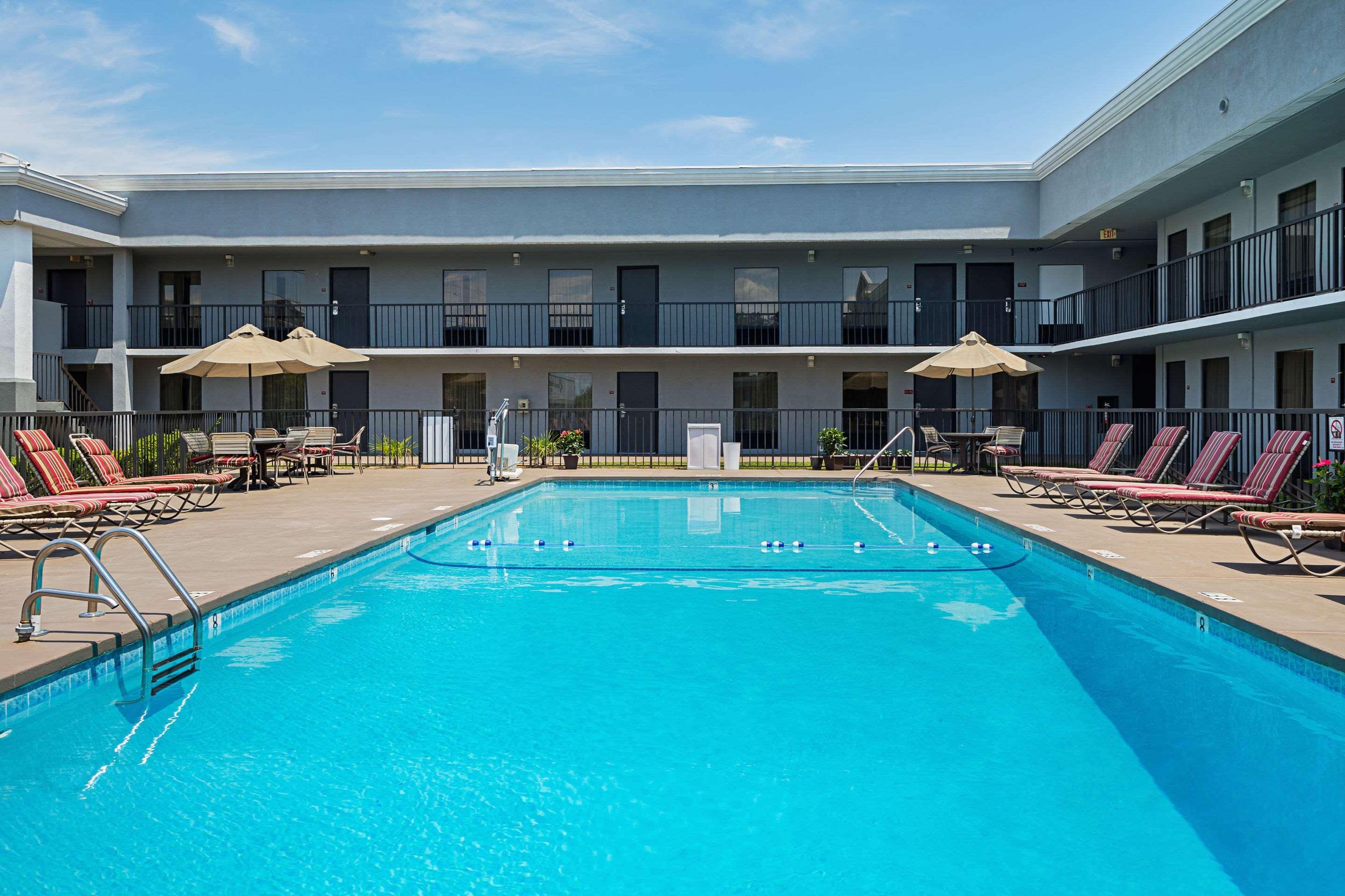 Quality & - Haywood Mall Hotel 2*
