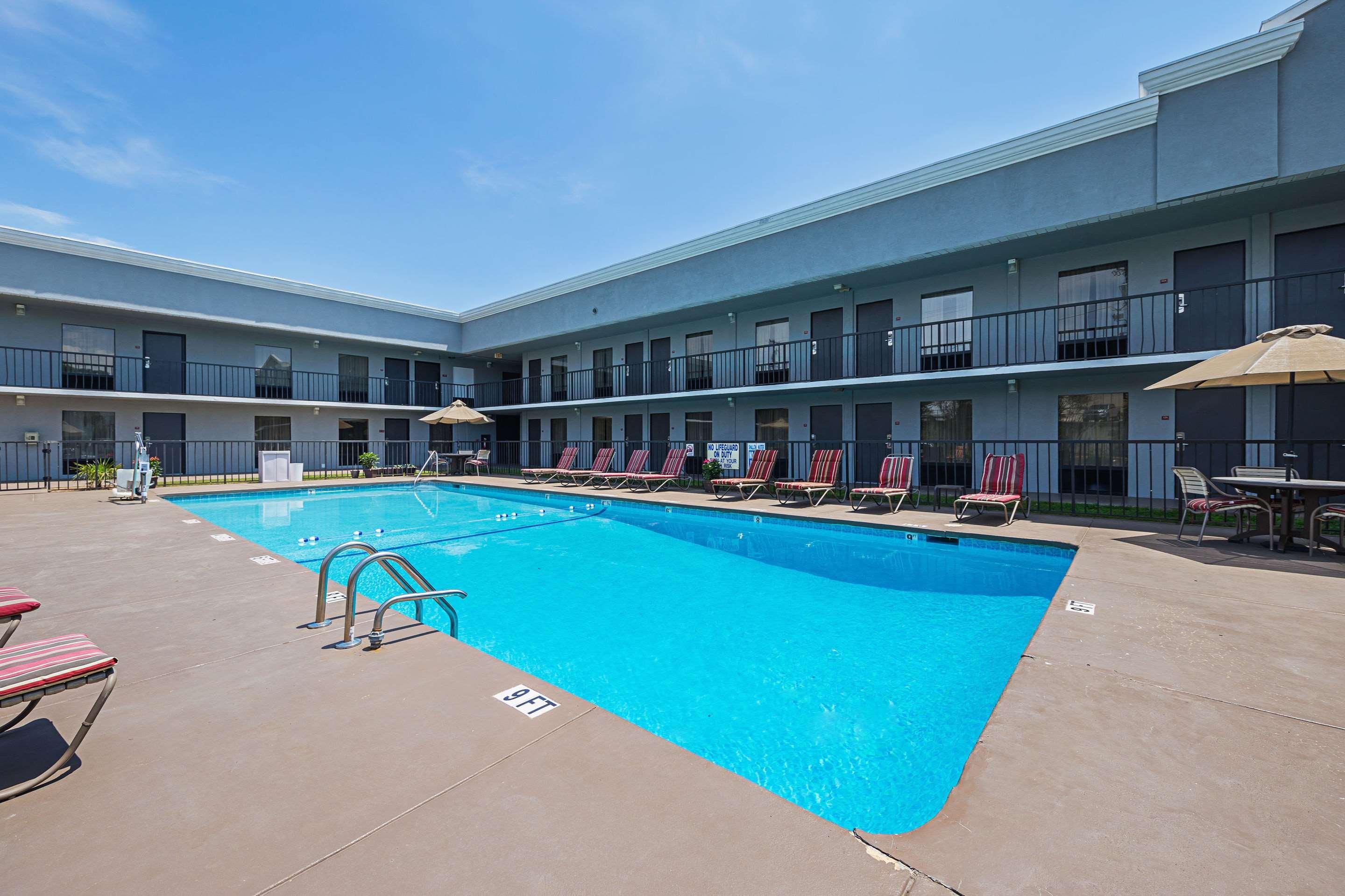 Hotel Quality & - Haywood Mall