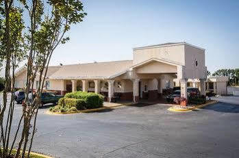 Hotel Quality & - Haywood Mall 2*